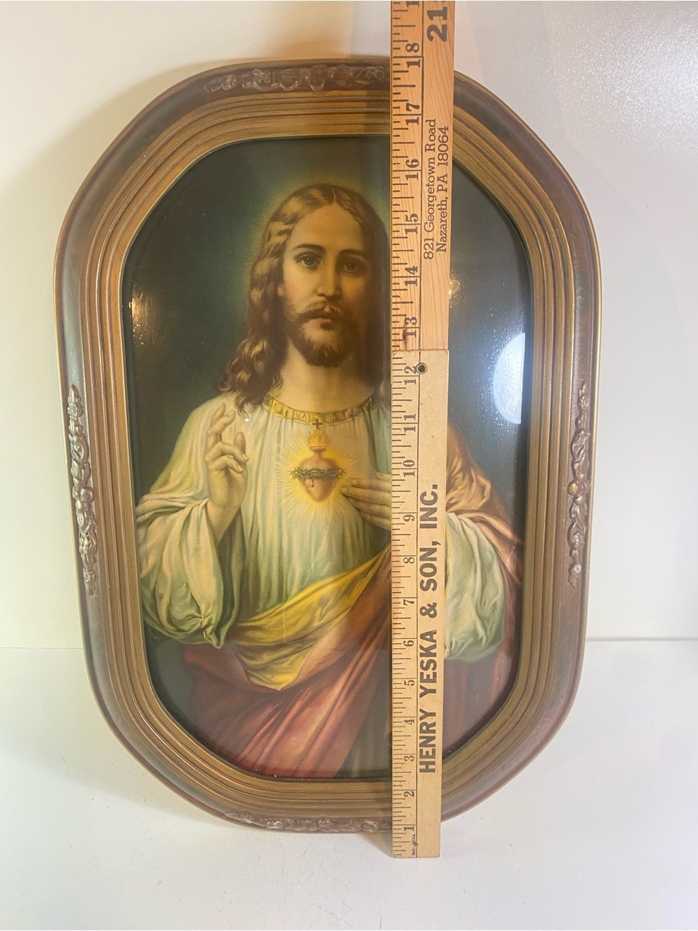 Vintage Lithograph Of The Sacred Heart Of Jesus Oval Frame Gesso Detail 12”x18” - Picture 15 of 16